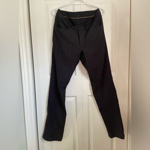 Mens Lululemon ABC pants 31x32, classic fit
